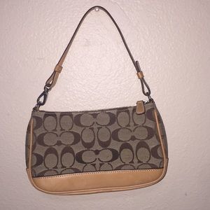 Small Coach hand bag😍